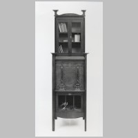 Oak bookcase designed by Voysey in 1899, photo on artsandcraftsmuseum.org.jpg